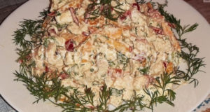 Салат с курицей сыром Фета и овощами