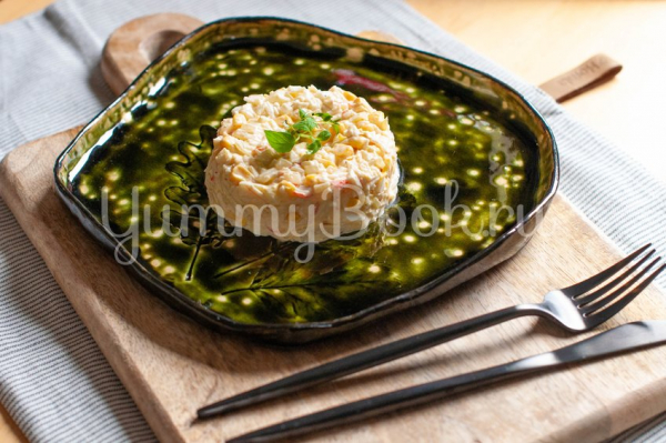 Крабовый салат с луком