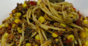 Спагетти с говяжьим фаршем и кукурузой