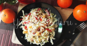 Салат с копчёной курицей перцами и мандаринами