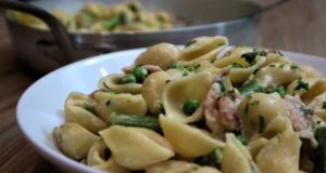 Ракушки с беконом в сливочном соусе