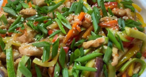 Куриное филе с овощами в соусе терияки