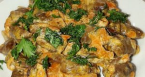 Сердечки куриные тушёные в соусе