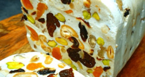 Творожный десерт с орехами и сухофруктами
