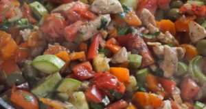 Овощное рагу с курицей и оливками