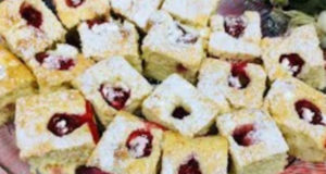 Проcтой пирог Клубничное облако