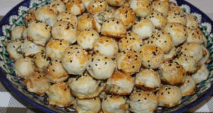 Закусочные пирожки из слоёного теста