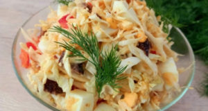 Салат из свежей капусты с говядиной и помидорами