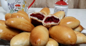 Пирожки с яблоками и вишней