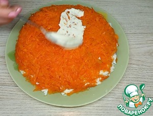 Салат с копченой курицей и чесноком