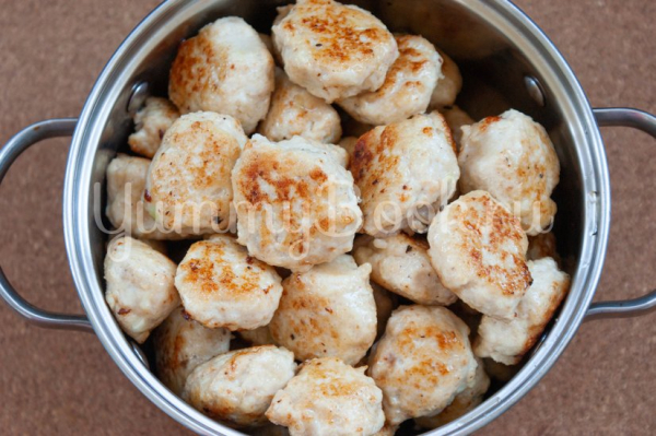 Куриные фрикадельки в медовом соусе